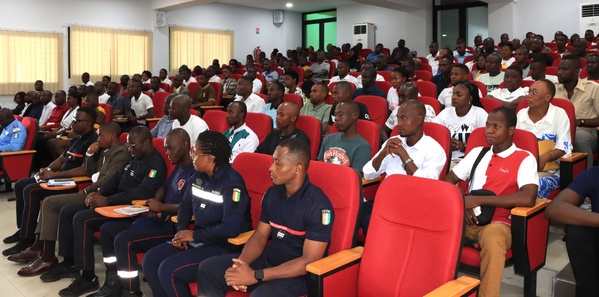 Pompiers civils : la promotion 2024 en formation à San Pedro Pompiers civils : la promotion 2024 en formation à San Pedro