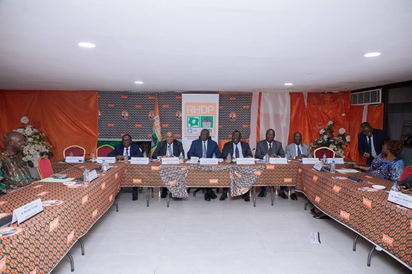 Réunis le 24 mars au siège de la rue Lepic, les cadres du RHDP ont opté pour une ligne de conduite sans concession : tolérance zéro face à l’indiscipline.