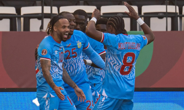 Les joueurs et le staff ont été reçus au palais présidentiel par Félix Tshisekedi, qui a annoncé la remise d’une Jeep par membre