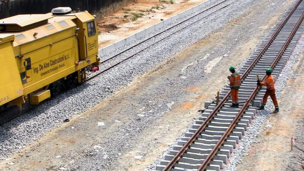 La construction de la ligne du métro d'Abidjan.