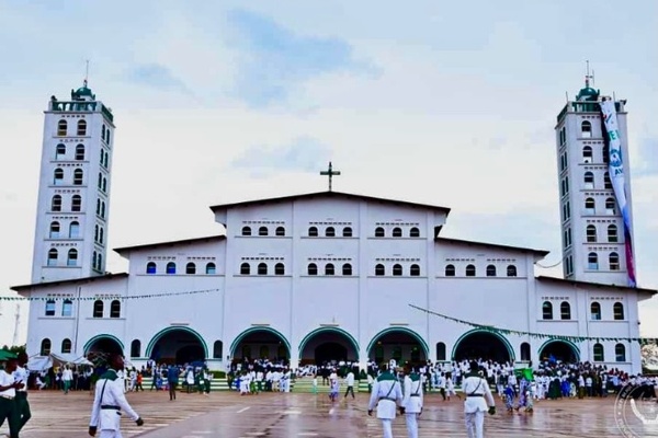 Nkamba en ferveur : foi et patriotisme au cœur du 6 avril.