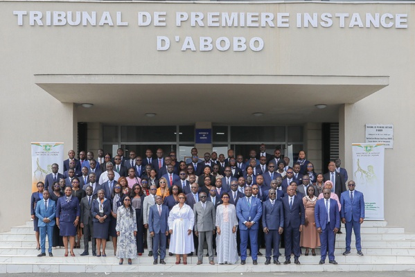 A Abidjan, magistrats et parquetiers unissent leurs efforts contre les VBG. A Abidjan, magistrats et parquetiers unissent leurs efforts contre les VBG.