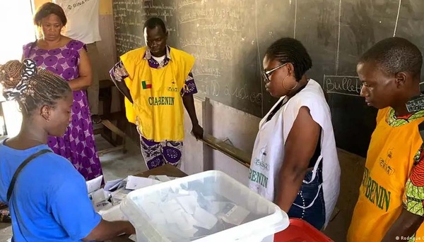 Si les électeurs ont voté dans la paix, la plateforme électorale de la société civile pointe du doigt des manquements inquiétants dans certaines localités.