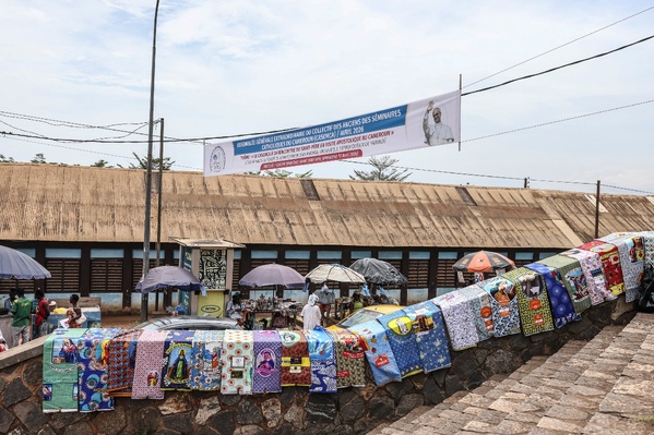 Entre 8 500 et 15 000 francs CFA, son prix reste accessible pour de nombreux fidèles