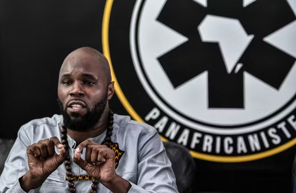 L’influenceur panafricaniste Kemi Seba a été arrêté en Afrique du Sud.