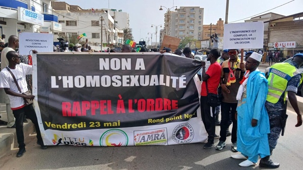 Au Sénégal, une première condamnation liée à la loi anti-LGBT+ accroît la peur.