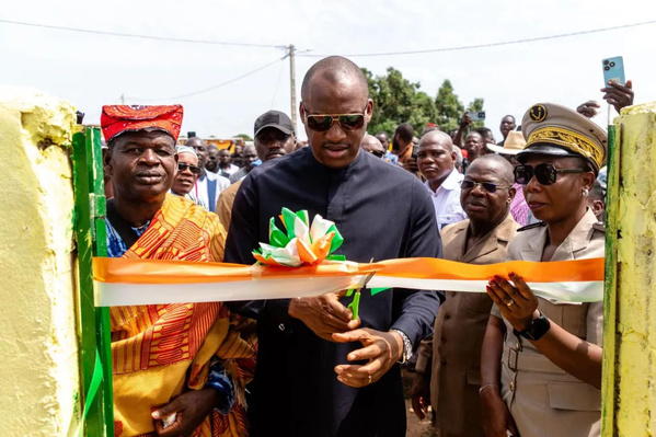 Haut-Sassandra : Mamadou Touré inaugure plusieurs infrastructures sociales lors d’une tournée de terrain Haut-Sassandra : Mamadou Touré inaugure plusieurs infrastructures sociales lors d’une tournée de terrain