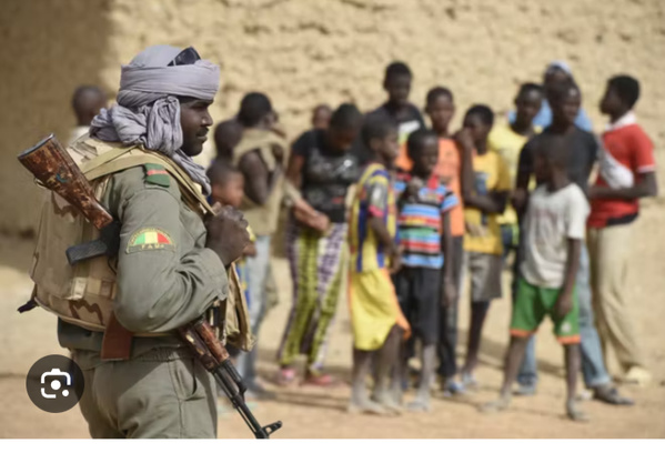 Mali : Bamako et Kati sous attaque, des rebelles revendiquent Kidal Mali : Bamako et Kati sous attaque, des rebelles revendiquent Kidal