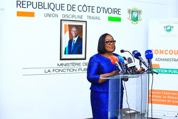 Madame Anne Désirée Ouloto, ministre de la Fonction publique. Madame Anne Désirée Ouloto, ministre de la Fonction publique.