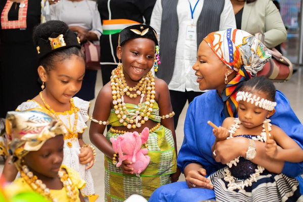 Un engagement renforcé en faveur du bien-être des femmes, des enfants et des familles. Un engagement renforcé en faveur du bien-être des femmes, des enfants et des familles.