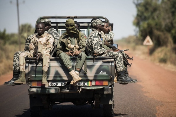 Un convoi de militaires maliens.
