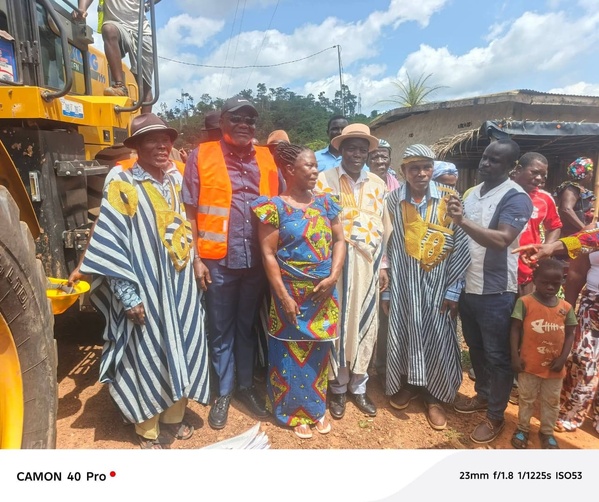 Lors de la cérémonie, M. Éric Ouloto a souligné que cette action s’inscrit dans une logique de proximité avec les populations et de réponse aux besoins exprimés sur le terrain.