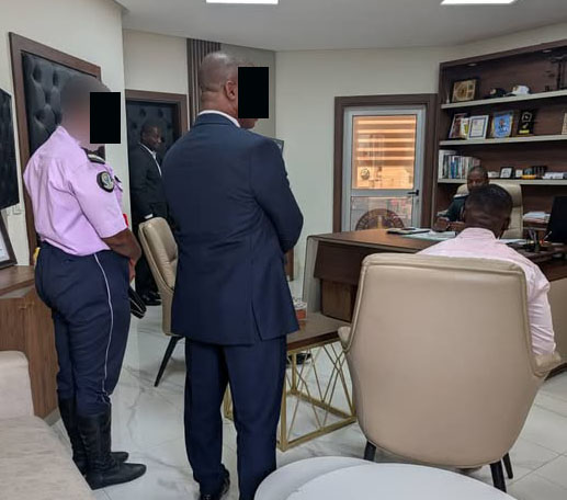 Polémique autour d’une contravention à Angré : une policière au cœur d’une enquête du Tribunal militaire d’Abidjan