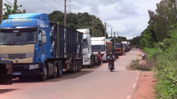 Mali : routes bloquées autour de Bamako, voyageurs et transporteurs en détresse