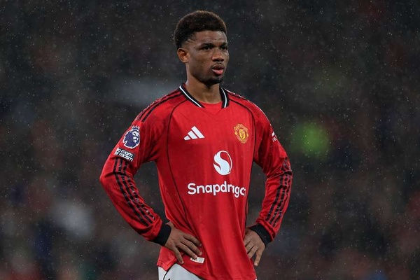 Amad Diallo semble finalement avoir convaincu les dirigeants de Manchester United. Amad Diallo semble finalement avoir convaincu les dirigeants de Manchester United.