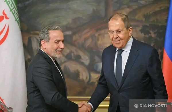 Abbas Araghchi et son homologue russe Sergueï Lavrov. Abbas Araghchi et son homologue russe Sergueï Lavrov.