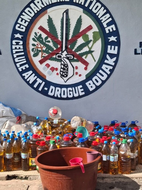 Bouaké : un réseau d’huile contrefaite démantelé à Koko, 150 bidons saisis Bouaké : un réseau d’huile contrefaite démantelé à Koko, 150 bidons saisis