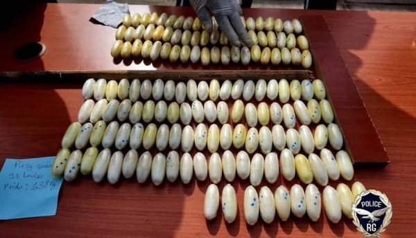 Deux présumés narcotrafiquants interpellés à l’aéroport avec 2,8 kg de cocaïne