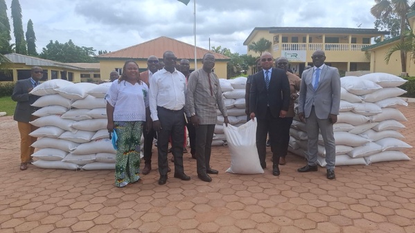 Cavally : Anne Désirée OULOTO-LAMIZANA offre 33 tonnes de vivres pour renforcer les cantines scolaires et soutenir les populations vulnérables