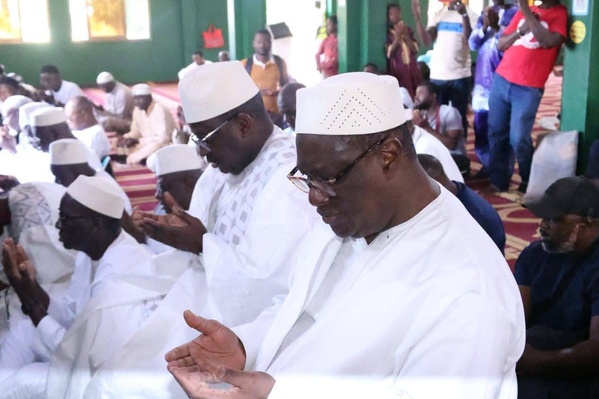 Le Vice-Premier ministre, S.E.M. Téné Birahima Ouattara, a également pris part à la prière hebdomadaire à la Grande Mosquée de Korhogo.