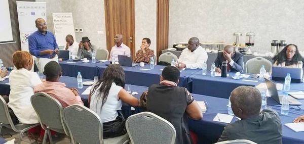Abidjan : médias et société civile au cœur de la réforme du secteur de la sécurité en Afrique de l’Ouest Abidjan : médias et société civile au cœur de la réforme du secteur de la sécurité en Afrique de l’Ouest