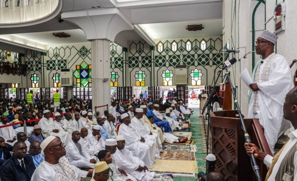 a célébration de la Tabaski à la grande mosquée de la Riviera-Golef en présence du Président Alassane Ouattara
