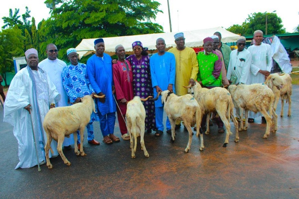 Séguéla : la mairie offre bœufs et moutons aux populations pour une Tabaski placée sous le partage et la solidarité.