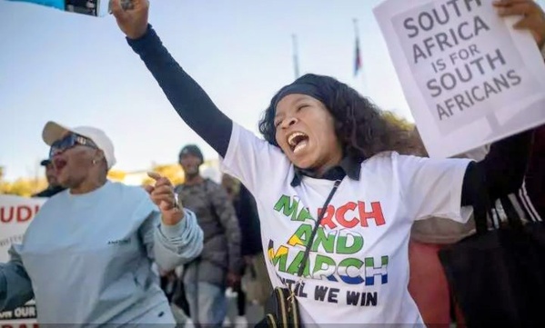 300 ghanéens quittent l'Afrique du Sud.