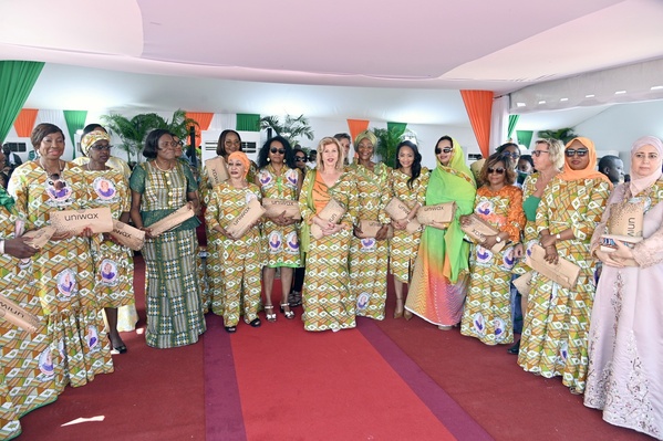 Fête des mères à Aboisso : Dominique Ouattara, Henriette Konan Bédié et Simone Ehivet Gbagbo honorent les femmes du Sud-Comoé (616 millions FCFA) 2026