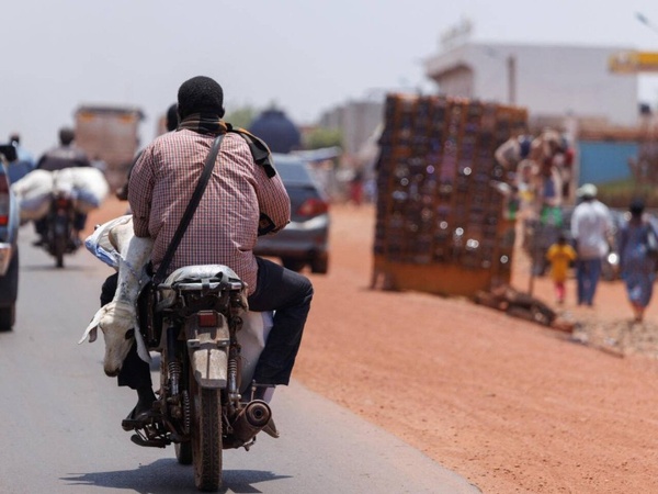Mali : interdiction des motos hors des grandes villes et accès restreint à 39 forêts, une mesure sécuritaire controversée