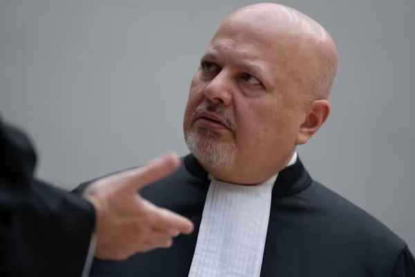 Karim Khan, procureur de la CPI, écarté temporairement de ses fonctions après des accusations d’agression sexuelle qu’il conteste.