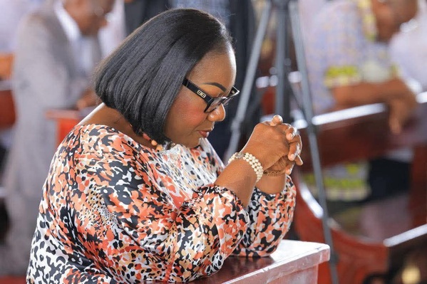 Entre foi et service public, Anne Désirée Ouloto fait de sa mission d'État un véritable sacerdoce. Entre foi et service public, Anne Désirée Ouloto fait de sa mission d'État un véritable sacerdoce.