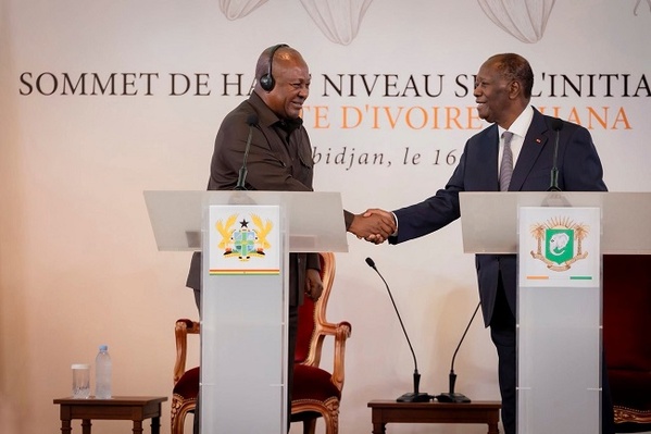 Alassane Ouattara appelle les pays producteurs de cacao à parler d’une même voix Alassane Ouattara appelle les pays producteurs de cacao à parler d’une même voix