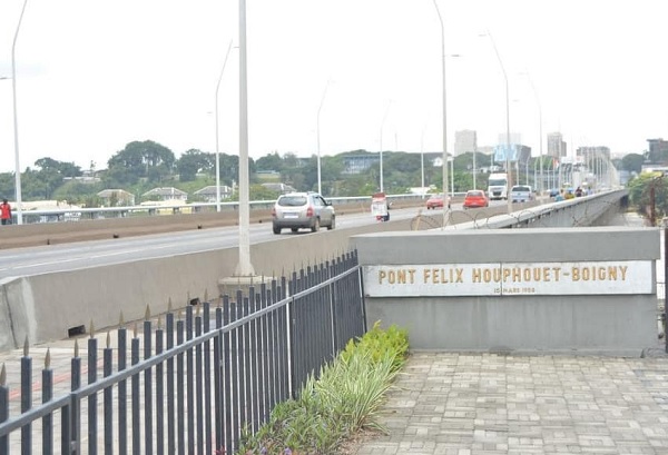 Sur les ponts d’Abidjan, les tentatives de suicide et les interventions d’urgence révèlent de plus en plus un malaise psychologique profond et préoccupant.