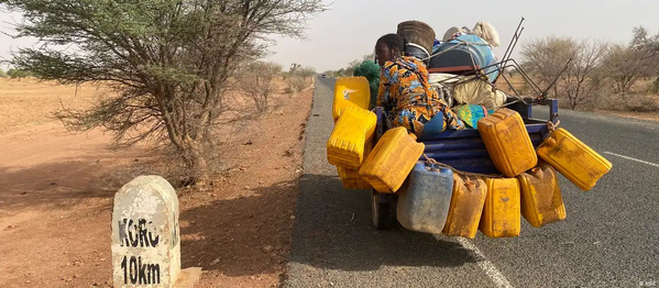 Des réfugiés burkinabè affluent vers le centre du Mali, une région elle-même touchée par des attaques djihadistes.