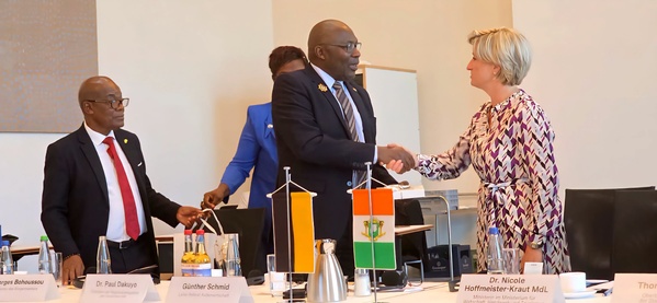 Bouaké renforce son jumelage avec Reutlingen lors d’une mission stratégique en Bade-Wurtemberg conduite par le Dr Paul Dakuyo, le 18 juin 2026.