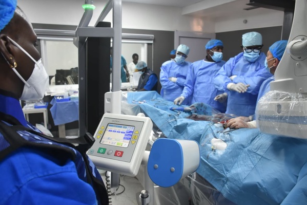 Côte d’Ivoire : l’Institut de Cardiologie d’Abidjan franchit un cap avec les premières interventions TAVI Côte d’Ivoire : l’Institut de Cardiologie d’Abidjan franchit un cap avec les premières interventions TAVI