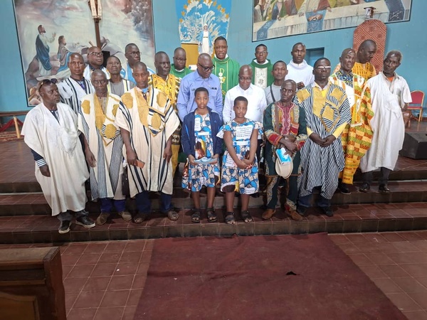 Guiglo : après les prières dans les mosquées de Kaadé et de Nizahon, le député Tio Louis Serge rend grâce à Dieu avec la communauté catholique