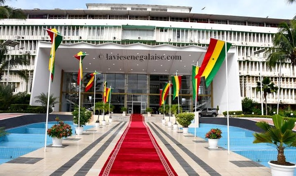 Sénégal : une révision constitutionnelle qui divise profondément la classe politique