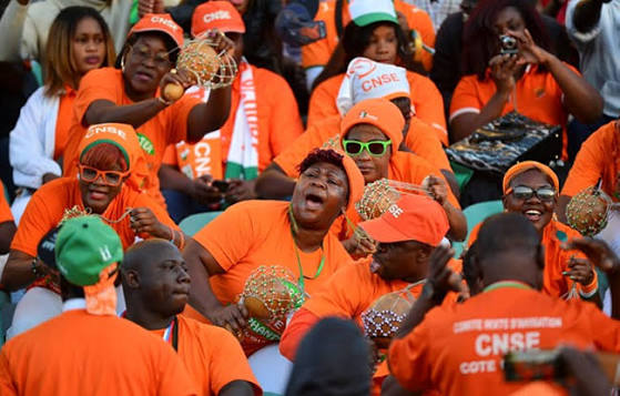 Les supporters ivoiriens, fidèles aux Éléphants dans la joie comme dans la défaite.