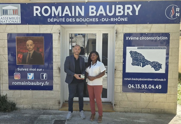Sabrinah Andriniaina à la permanence du député français Romain Baubry