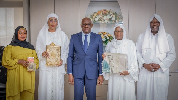 À la LONACI, le DG reçoit les pèlerins de La Mecque et salue leur engagement spirituel religieux . À la LONACI, le DG reçoit les pèlerins de La Mecque et salue leur engagement spirituel religieux .