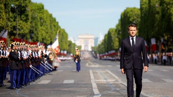 Pour son dernier 14-Juillet, Emmanuel Macron met en scène une France réarmée et solidaire de l'Ukraine.