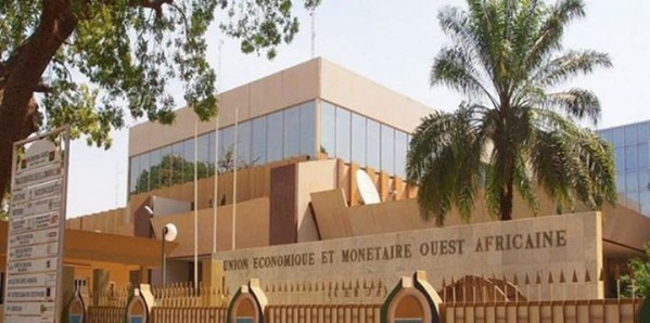L'UEMOA lance un appel à candidatures pour attribuer 10 bourses d'excellence par État membre. L'UEMOA lance un appel à candidatures pour attribuer 10 bourses d'excellence par État membre.