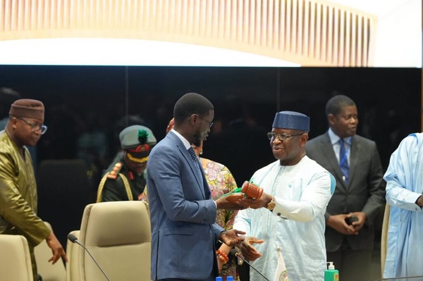 Bassirou Diomaye Faye prend la tête de la Cédéao après le sommet de Lungi en Sierra Leone.