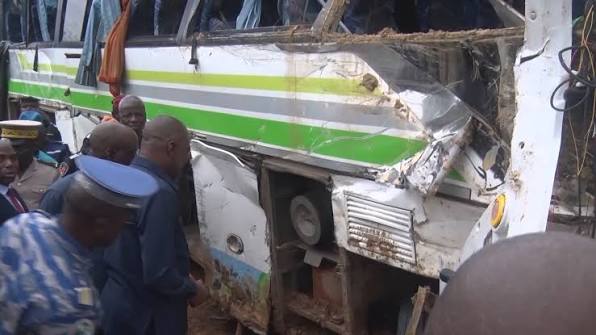Touba-Biankouma, un car de transport en commun a sombré dans le fleuve Bafing, faisant près de 40 morts,