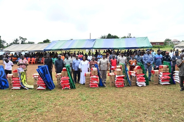 Drame de Liboli : Dominique Ouattara soutient les familles endeuillées avec 15 millions FCFA. Drame de Liboli : Dominique Ouattara soutient les familles endeuillées avec 15 millions FCFA.