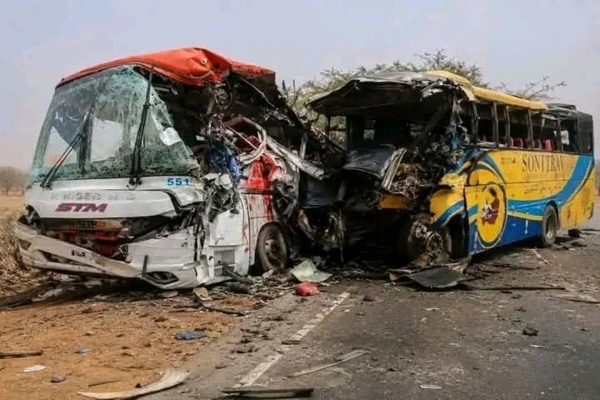 Niger : 22 morts, dont 17 militaires, dans une collision entre deux bus Niger : 22 morts, dont 17 militaires, dans une collision entre deux bus