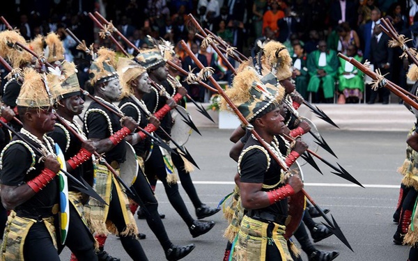 Un détachement inédit des forces armées gabonaises fait sensation à Yopougon lors du défilé militaire de l’ Indépendance
