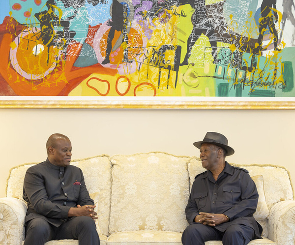 Alassane Ouattara et Brice Clotaire Oligui Nguema Alassane Ouattara et Brice Clotaire Oligui Nguema